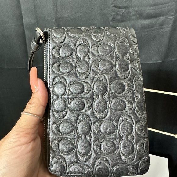 Coach Wristlet color Black - Picture 3 of 4